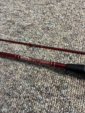 231p Daiwa Vintage Fishing Rod Red Fiberglass Rare Casting Nice 6ft Light Action