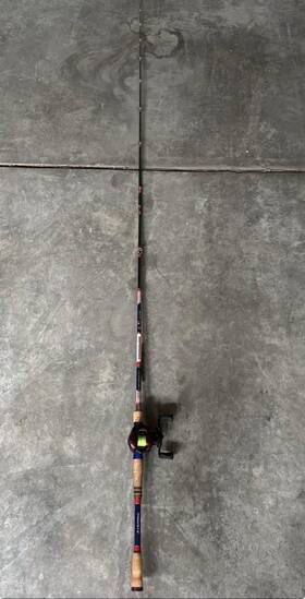 Favorite Lews Ddfrc-722mh Defender Baitcast Combo Reel 7ft2 Inch Medium Heavy Red White Blue