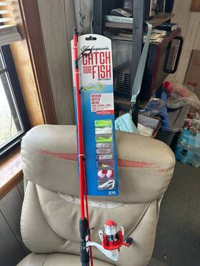 Shakespeare 043388453334 Catch More Fish 32 Pc. Complete Fishing Kit Medium Combo