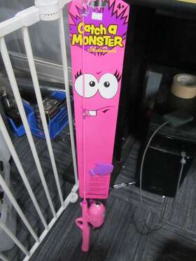 1498713 Shakespeare Catch A Monster Spincast Combo 2ft 6 Inch Pink Mnstrorkit