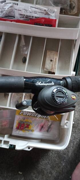 Shakespeare Ss1sha Speed Spool Black Fishing Rod And Reel Combo Tackle Box