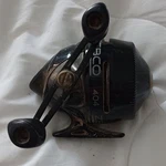 Zebco Spincast Reel Black Silver Right-hand 2.8:1 8LB/110YD 404MBK-GWB9. Fixed Price $10.20.