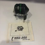 Zebco 202 Spincast Fishing Reel Right Hand Green Black Freshwater Bass. Fixed Price $14.99.
