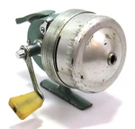 South Bend 88 Model Vintage Spincasting Fishing Reel, Green. Fixed Price $16.07.