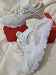 Nike Kids Huarache Run (gs) White/pure Platinum, Size 4Y, New Damaged Box.. Fixed Price $28.00.