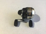 Shakespeare Synergy Spin Cast Fishing Reel USC10.. Fixed Price $11.99.