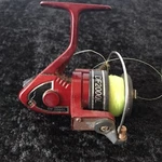 Vintage DF2000L Fishing Reel Lightweight Line Capacity Gear Ratio 3.4:1 Red. Fixed Price $12.84.