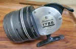 Vtg Shakespeare 1788 Heavy Duty Spincasting Reel Usa Runs Well. Fixed Price $15.00.
